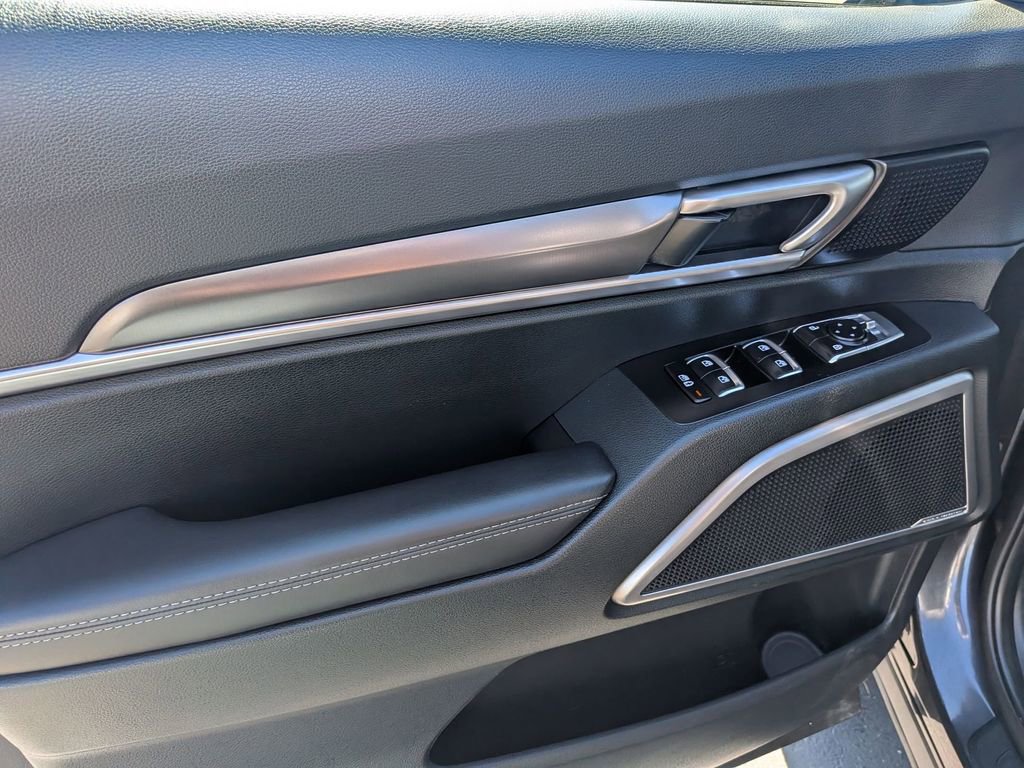 Used 2025 Kia Telluride S image 11