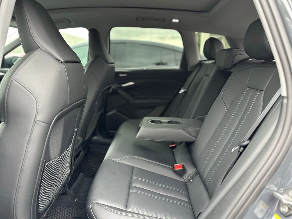 Used 2025 Audi Q6 e-tron Premium Plus image 10