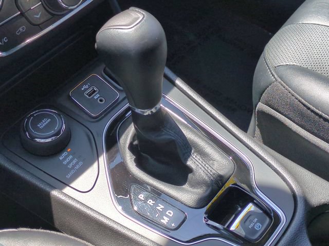 Used 2022 Jeep Cherokee Limited AWD/4WD image 19