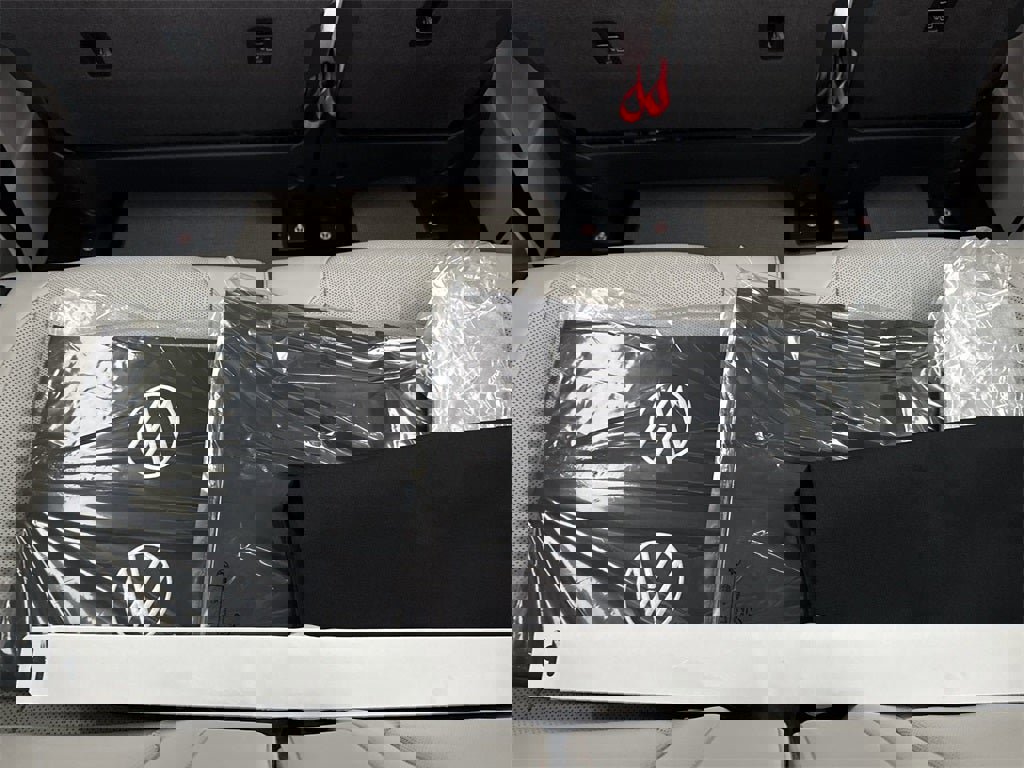 New 2025 Volkswagen ID. Buzz 1st Edition image 27