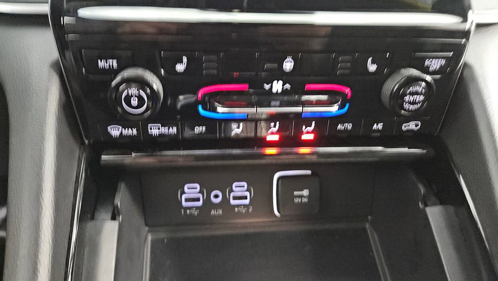 Used 2023 Jeep Grand Cherokee Altitude image 31