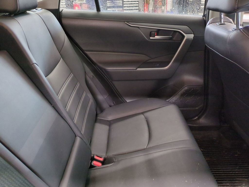 Used 2020 Toyota RAV4 XLE Premium image 33