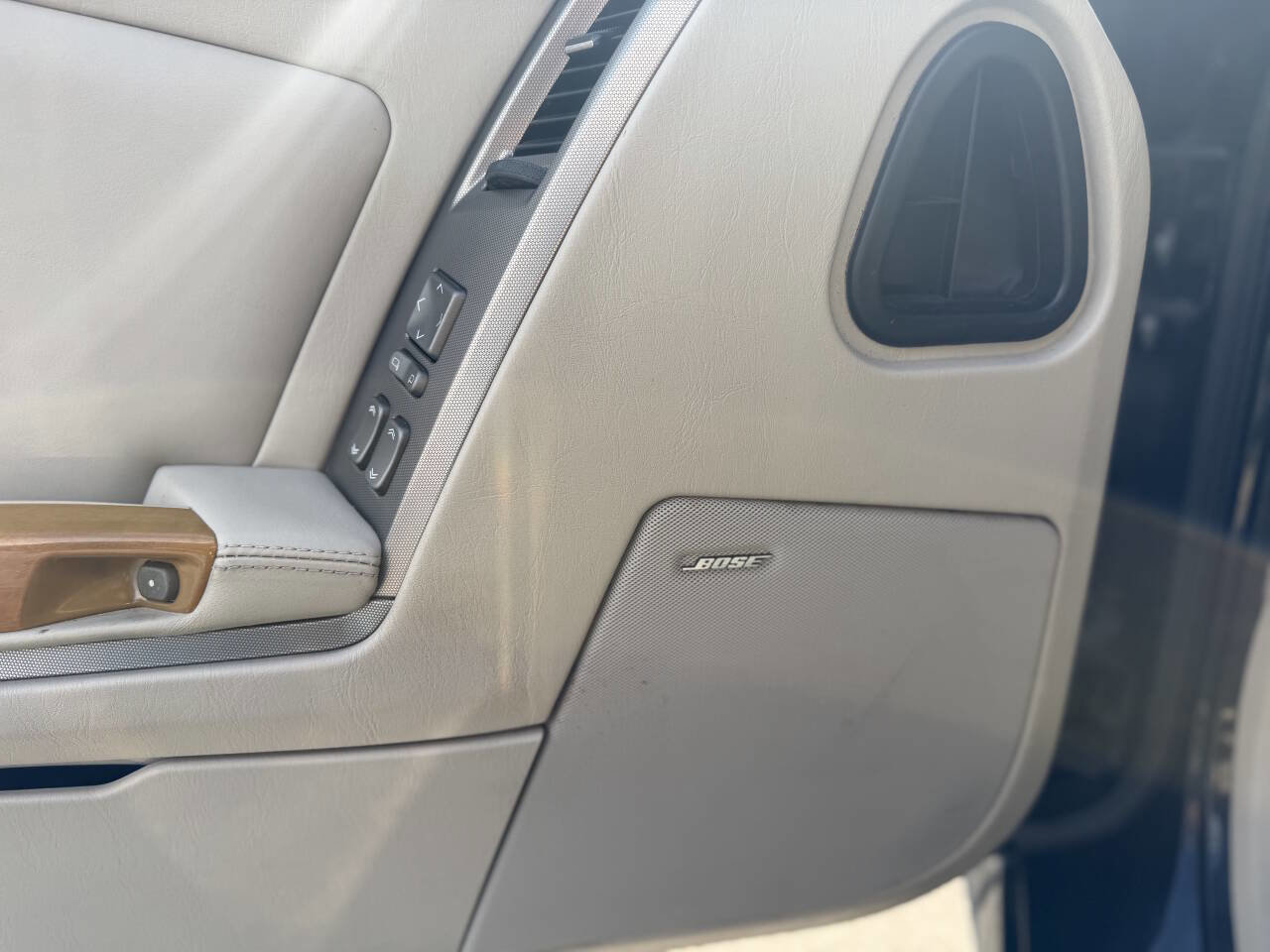 Used 2006 Cadillac XLR image 19