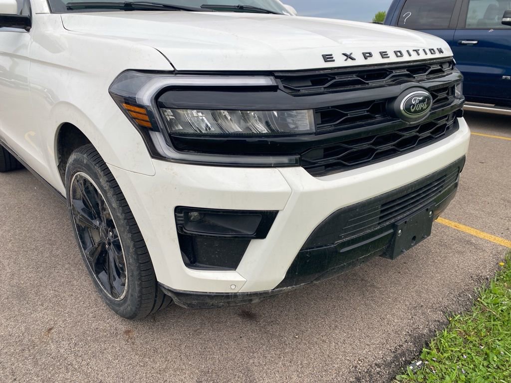 Used 2024 Ford Expedition Limited AWD/4WD image 5