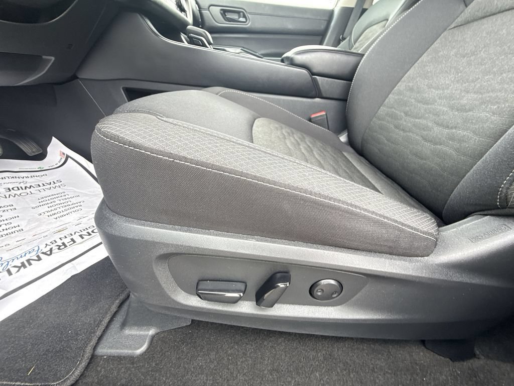 Used 2025 Nissan Pathfinder SV FWD image 12
