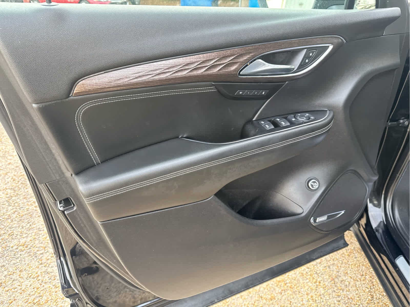 Used 2023 Buick Envision Avenir image 18