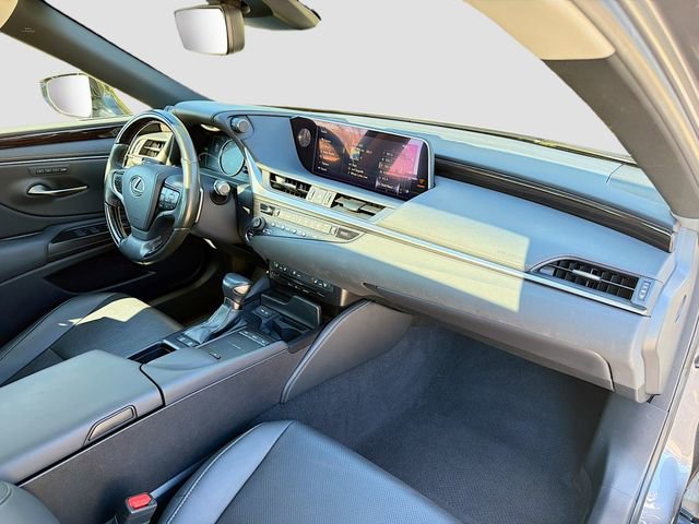 Used 2019 Lexus ES 300h w/ Premium Package image 12