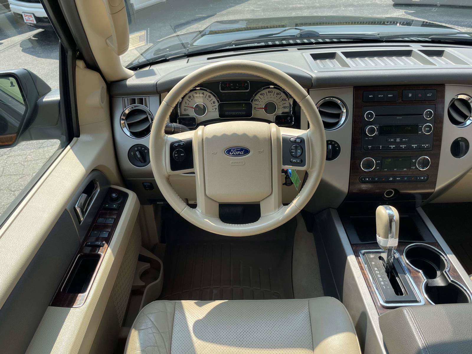 Used 2014 Ford Expedition EL XLT w/ Equipment Group 202A AWD/4WD image 2