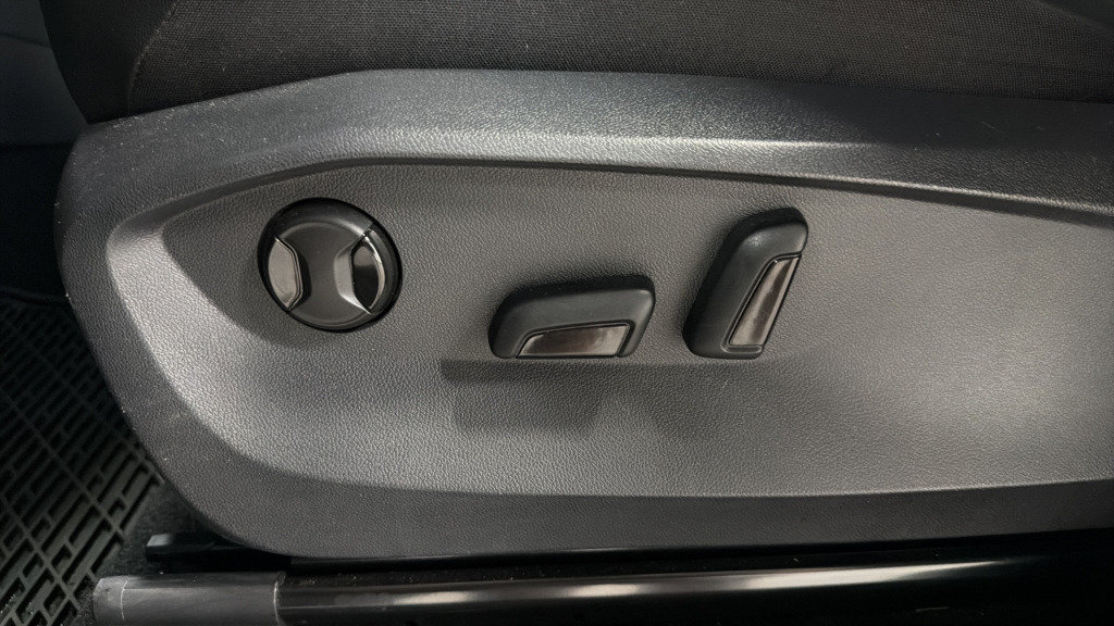 Certified 2024 Volkswagen Tiguan SE AWD/4WD image 17