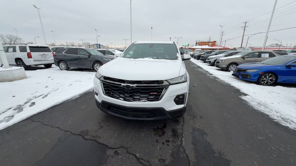 Used 2023 Chevrolet Traverse RS image 3