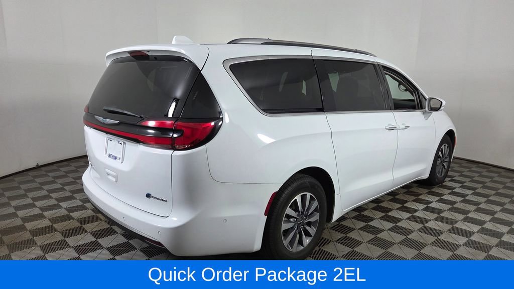 Used 2021 Chrysler Pacifica Touring-L FWD image 8