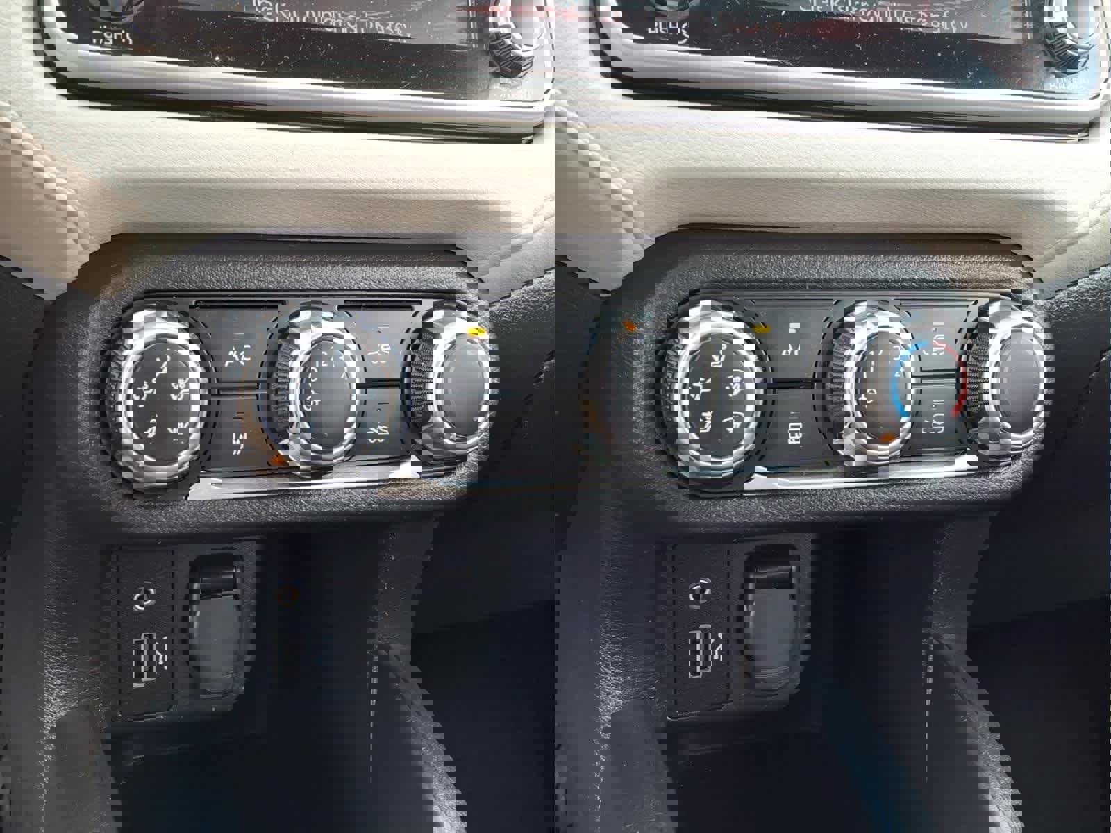 Used 2021 Nissan Versa SV FWD image 11