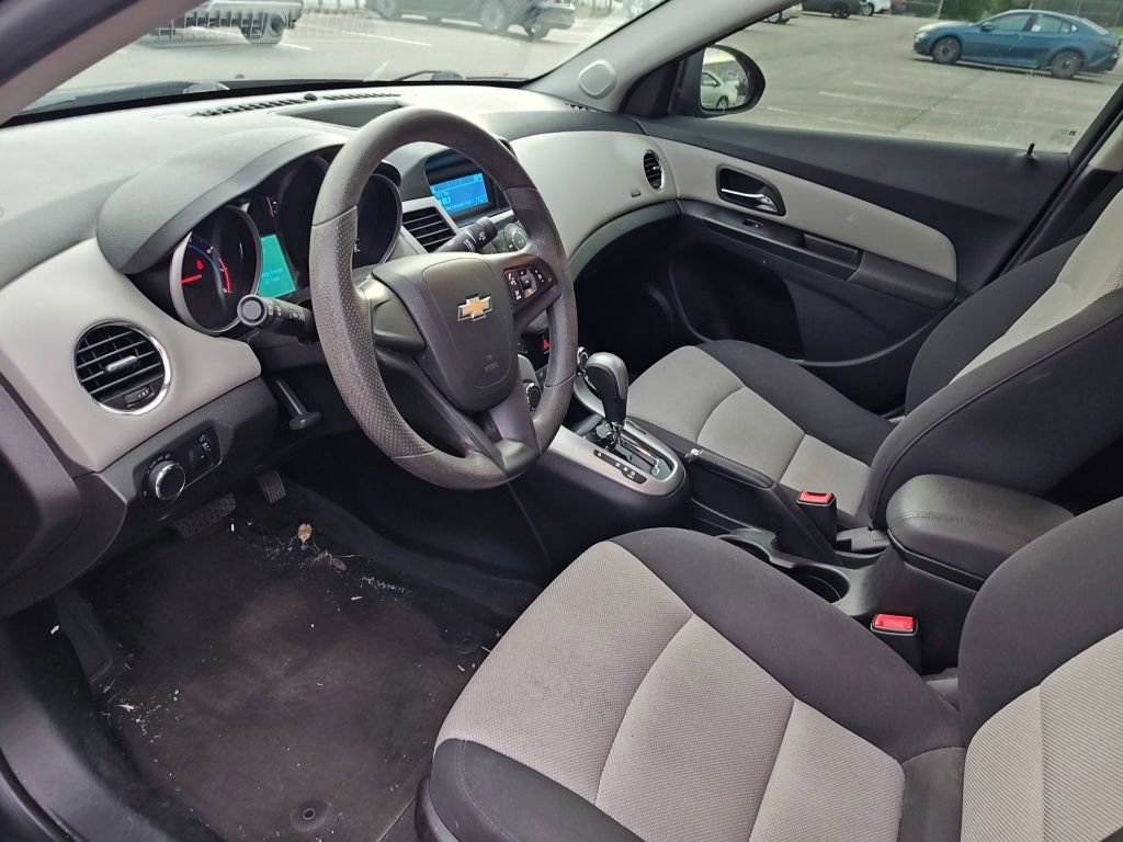 Used 2014 Chevrolet Cruze LS FWD image 9