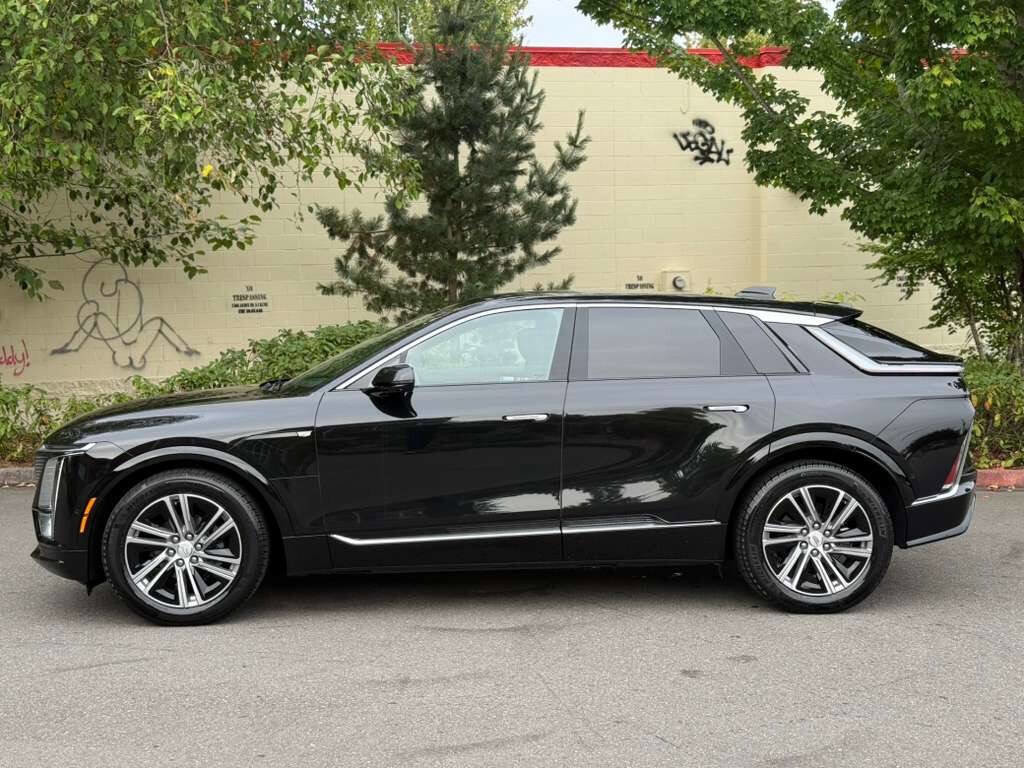 Used 2024 Cadillac Lyriq Luxury image 5