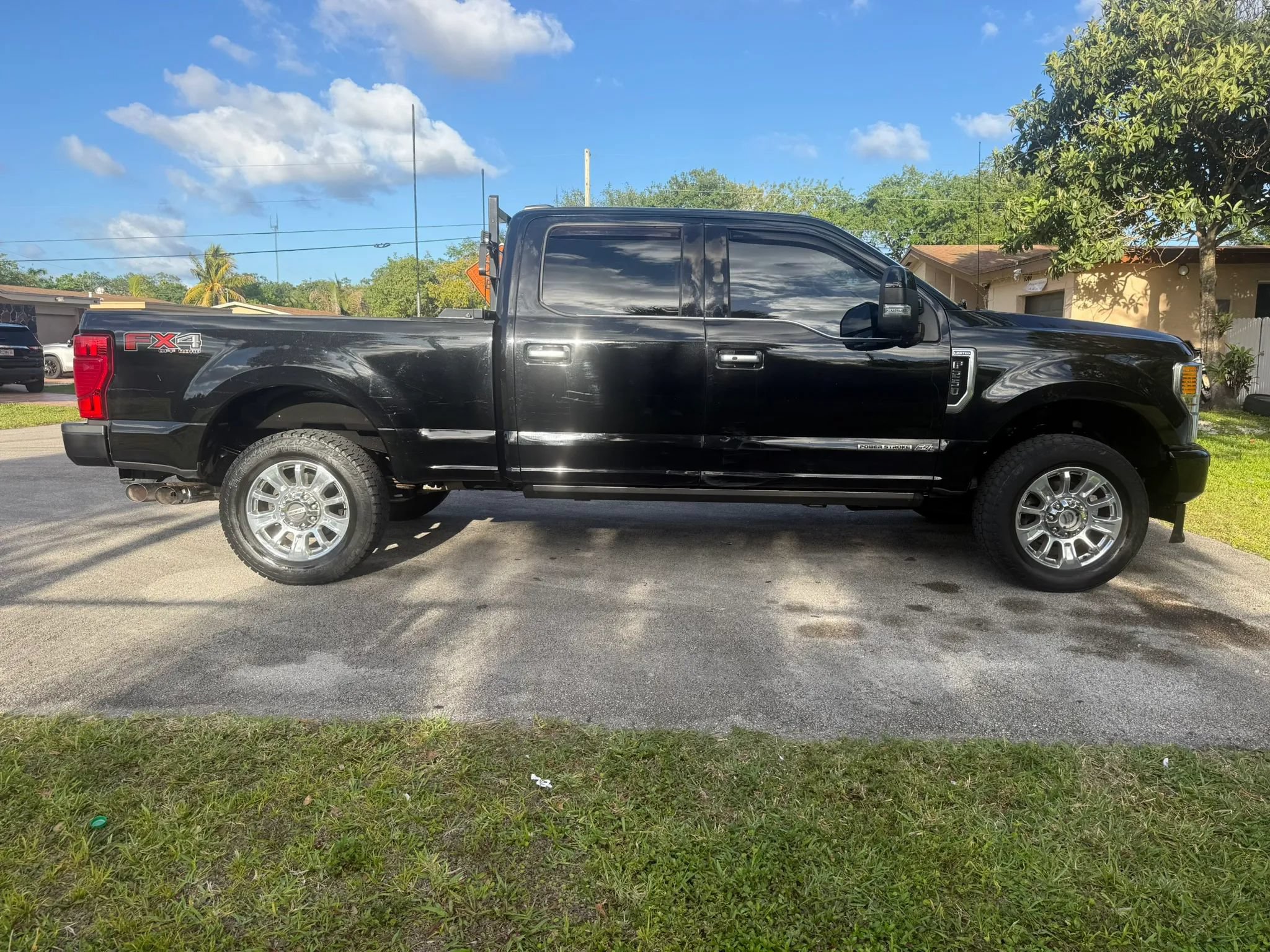 Used 2020 Ford F250 Limited w/ FX4 Off-Road Package AWD/4WD image 3