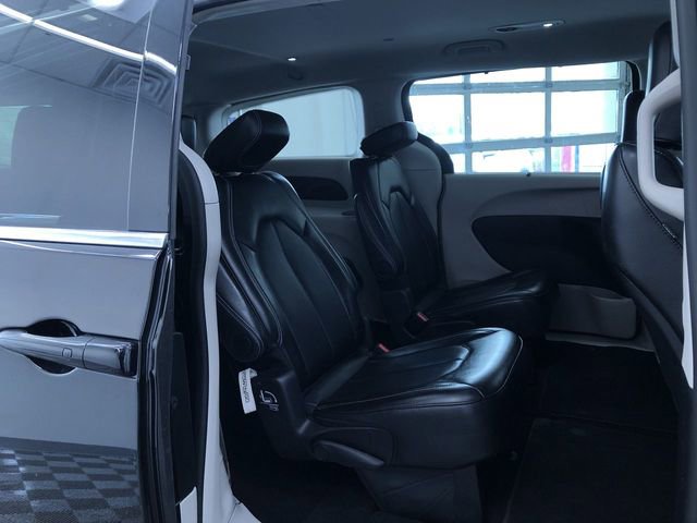 Used 2024 Chrysler Pacifica Touring-L image 21
