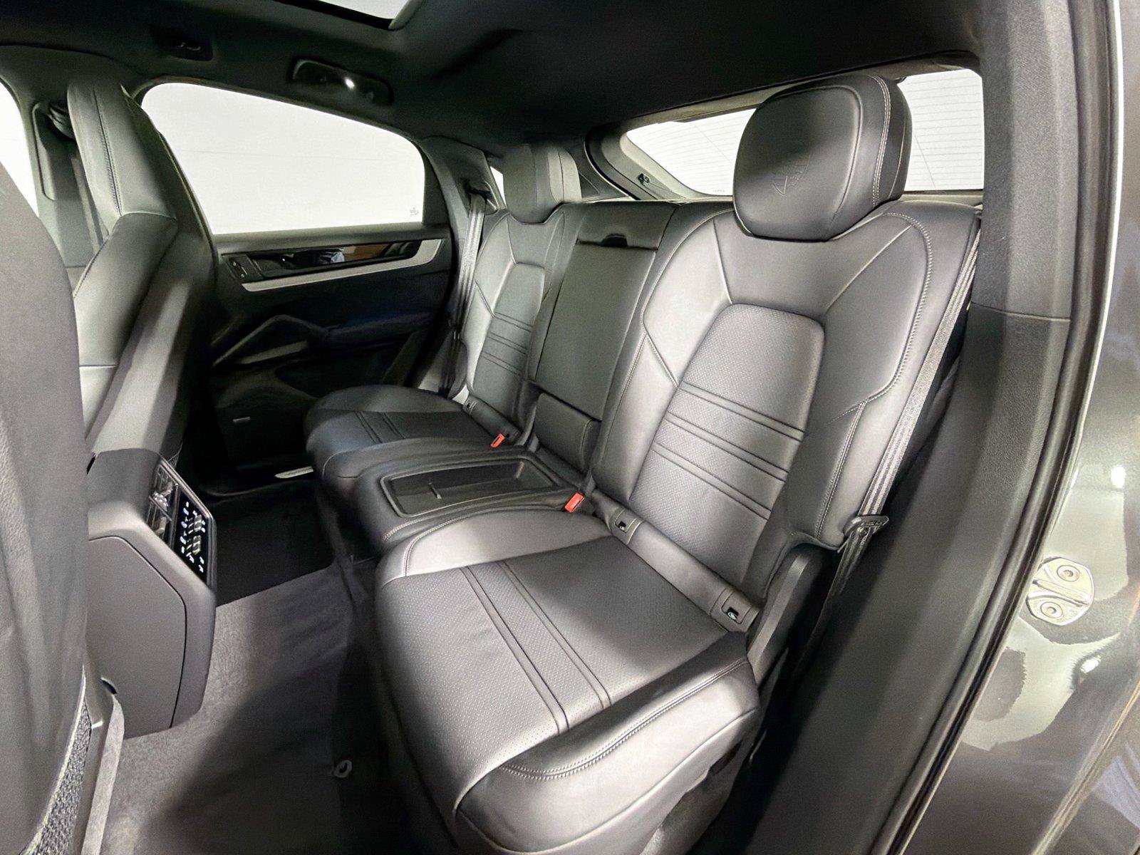 Certified 2025 Porsche Cayenne Coupe AWD/4WD image 26