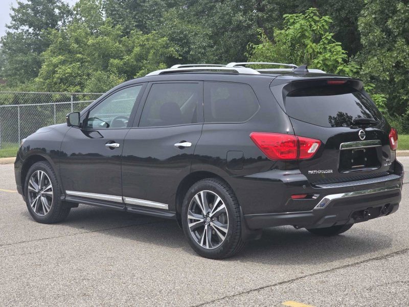 Used 2020 Nissan Pathfinder Platinum image 24