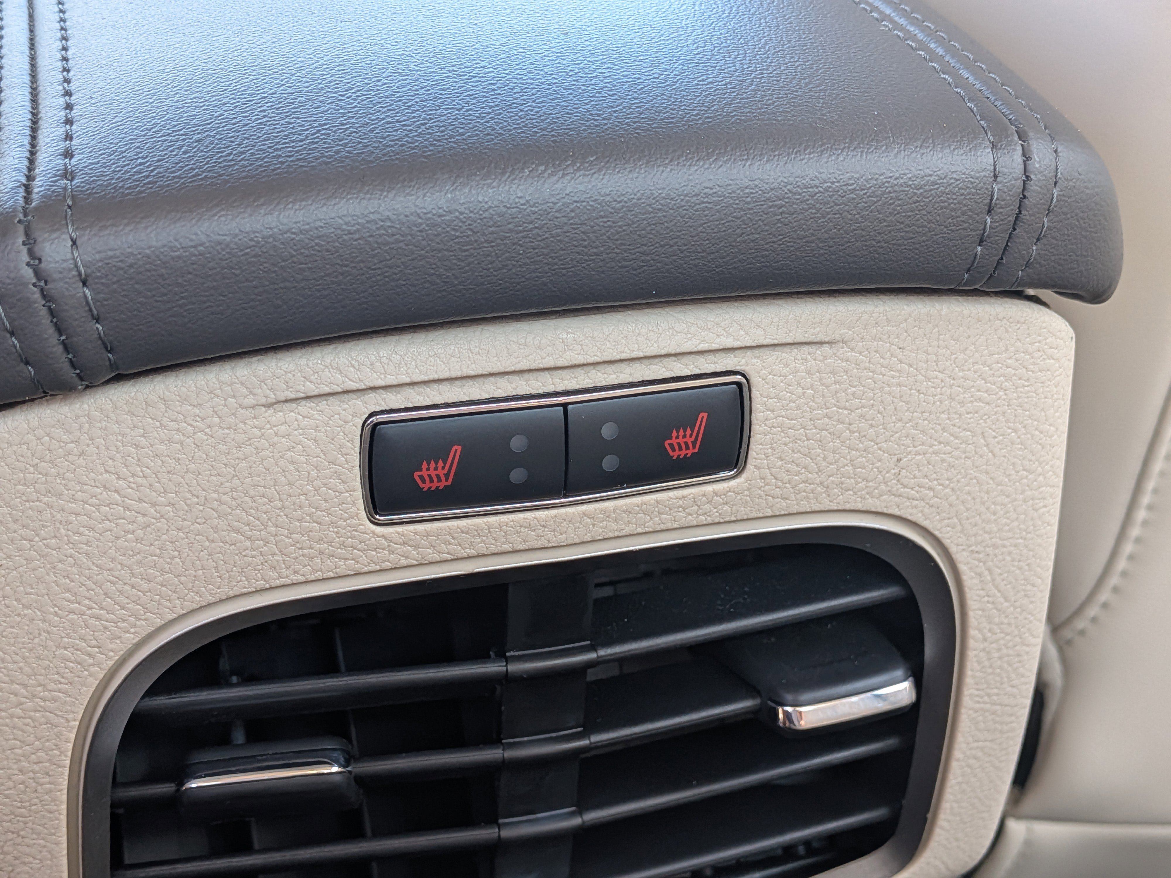 Used 2019 Lincoln MKZ Reserve FWD image 14
