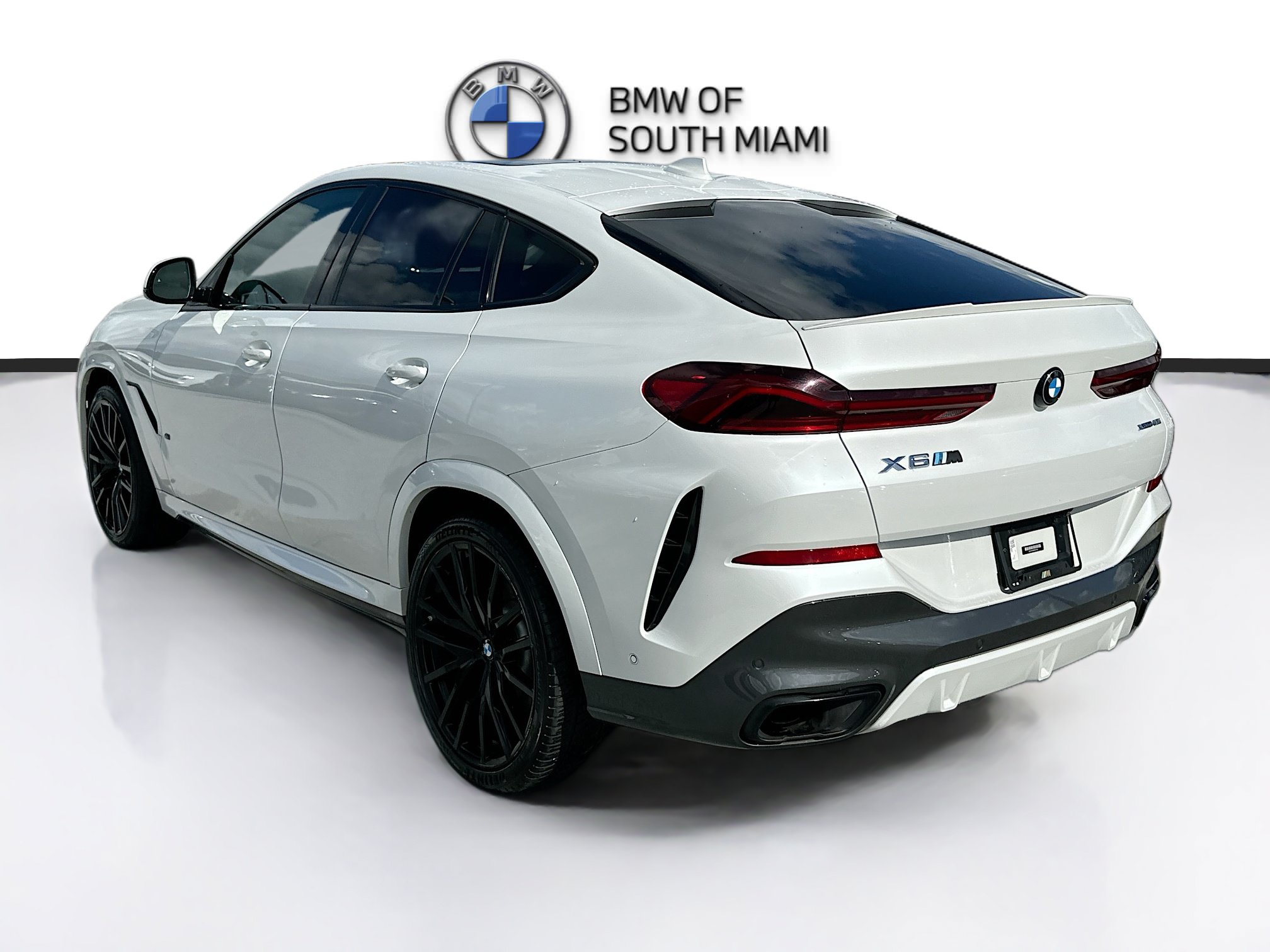 Used 2021 BMW X6 xDrive40i w/ M Sport Package AWD/4WD image 5