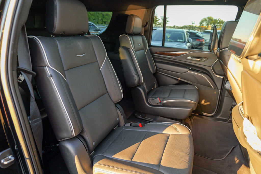 Used 2021 Cadillac Escalade ESV Premium Luxury w/ Driver Assist Tech Package AWD/4WD image 29