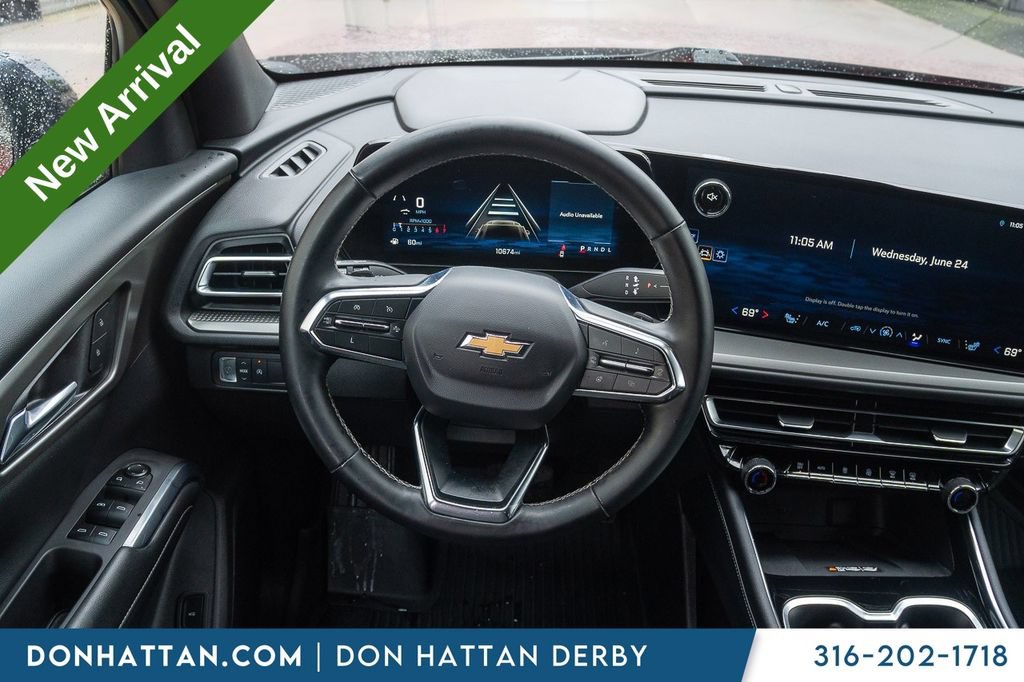 Used 2025 Chevrolet Traverse LT w/ LPO, Floor Liner Package FWD image 5