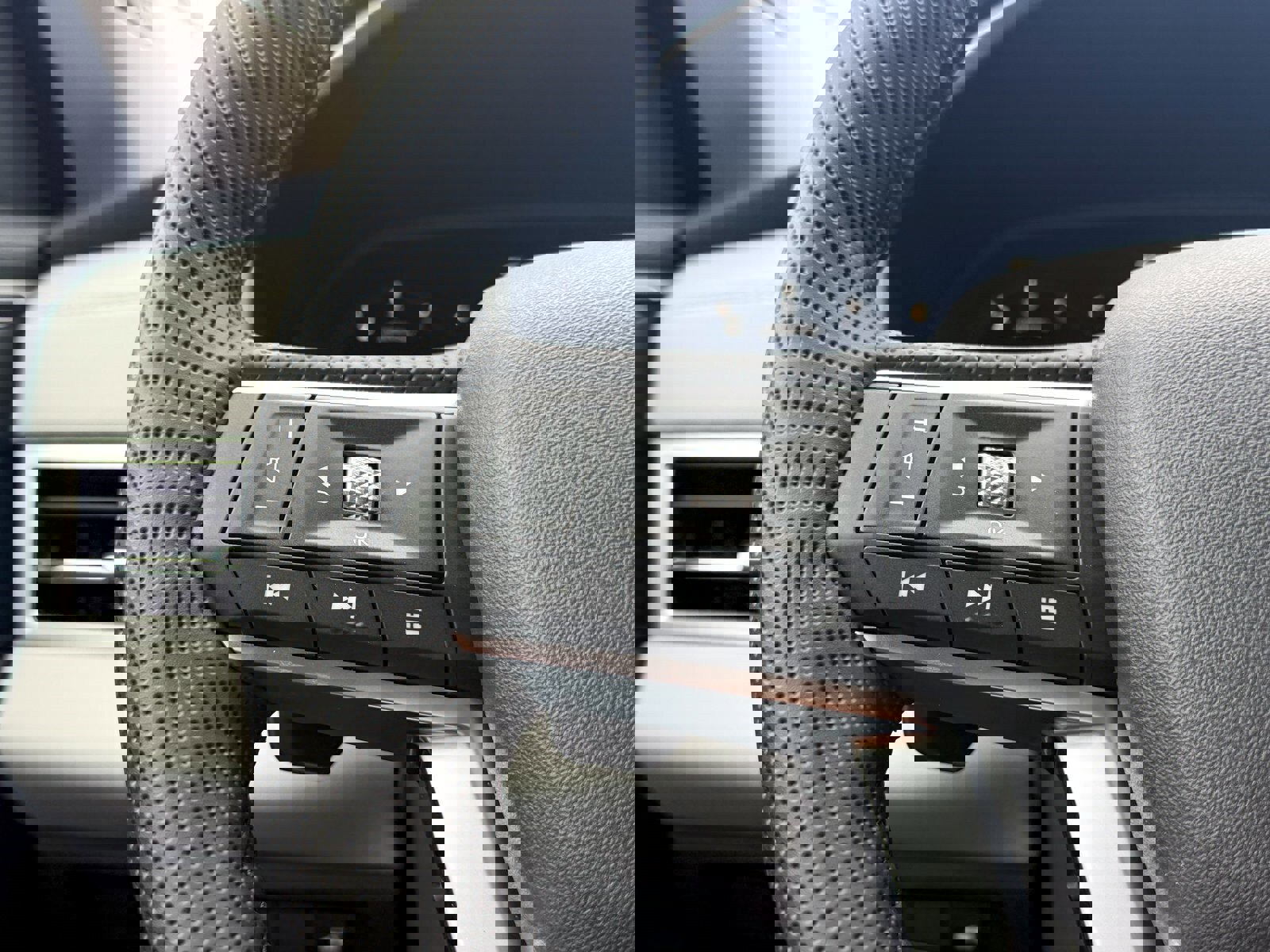 New 2025 Mitsubishi Outlander AWD image 40