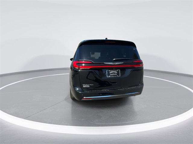 New 2026 Chrysler Pacifica Select image 7