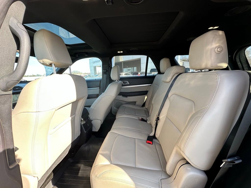 Used 2018 Ford Explorer XLT w/ Equipment Group 202A image 13