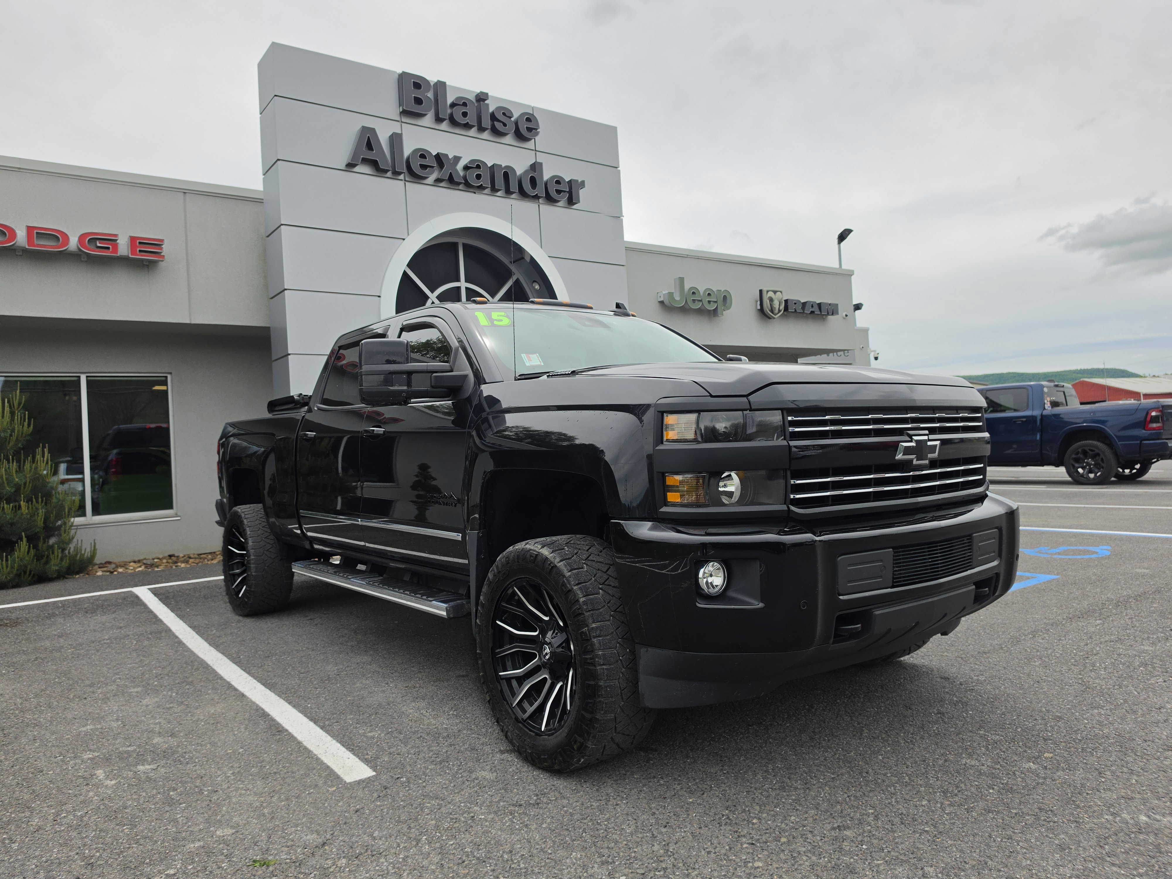 Used 2015 Chevrolet Silverado 2500 High Country w/ Duramax Plus Package AWD/4WD video 1