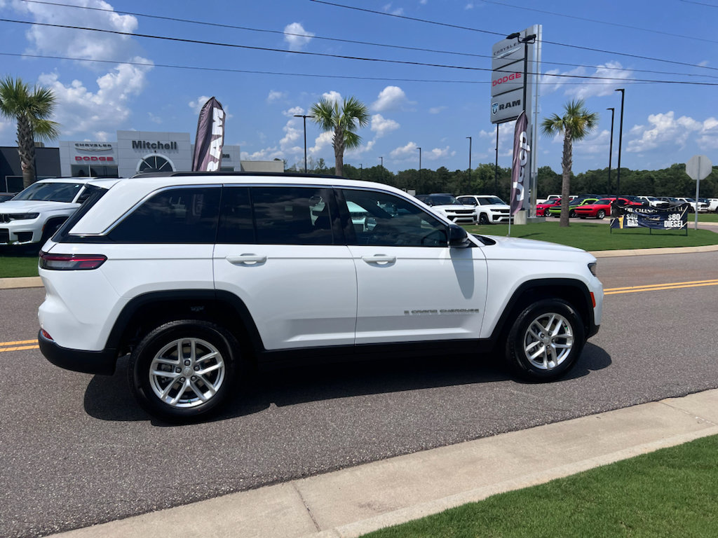 New 2026 Jeep Grand Cherokee 2WD image 2