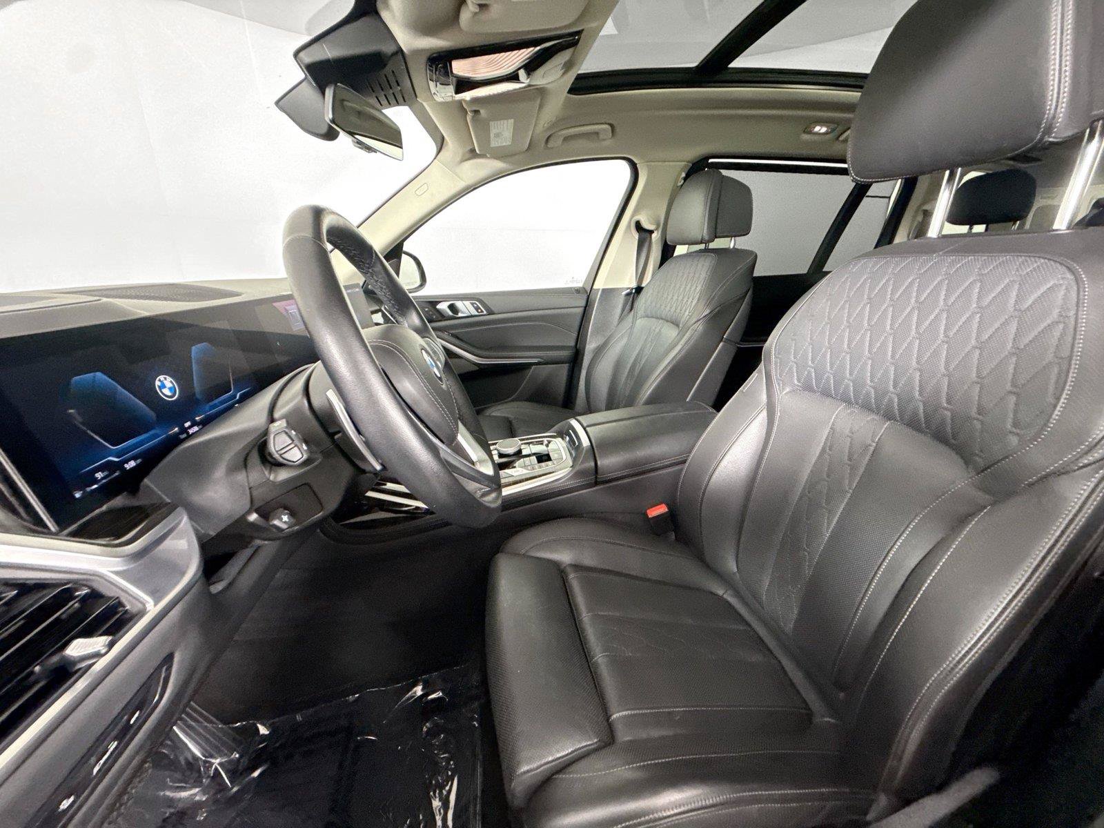 Used 2025 BMW X7 xDrive40i AWD/4WD image 3