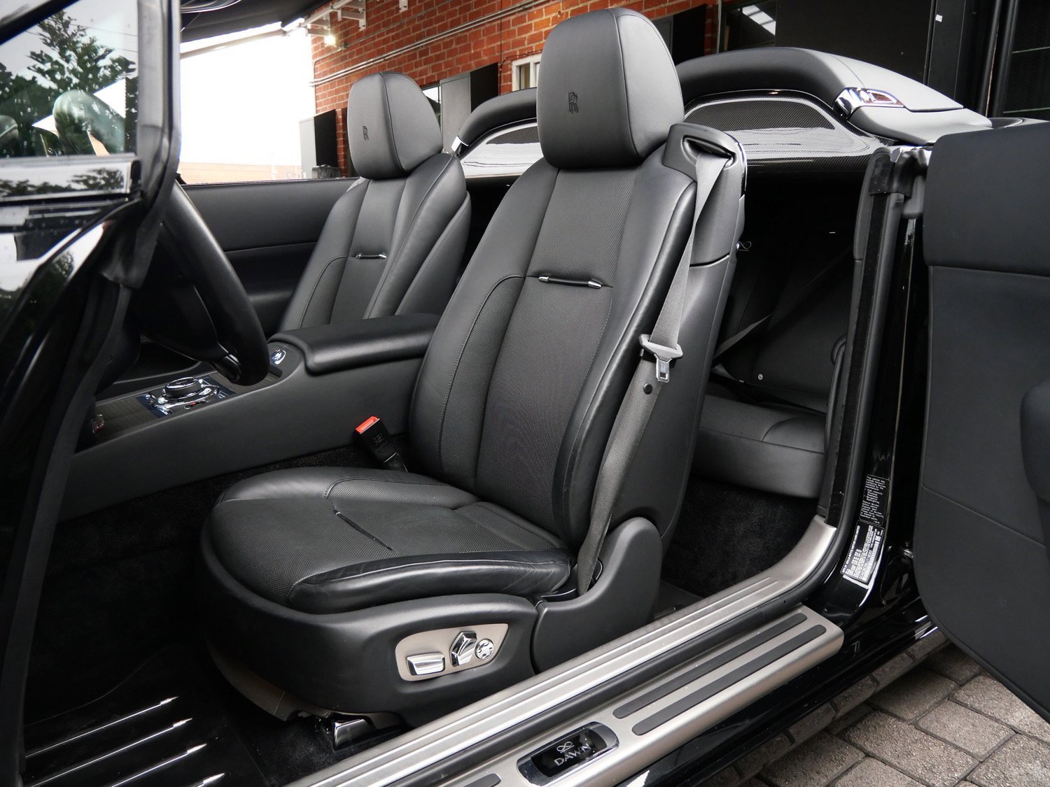 Used 2020 Rolls-Royce Dawn image 8