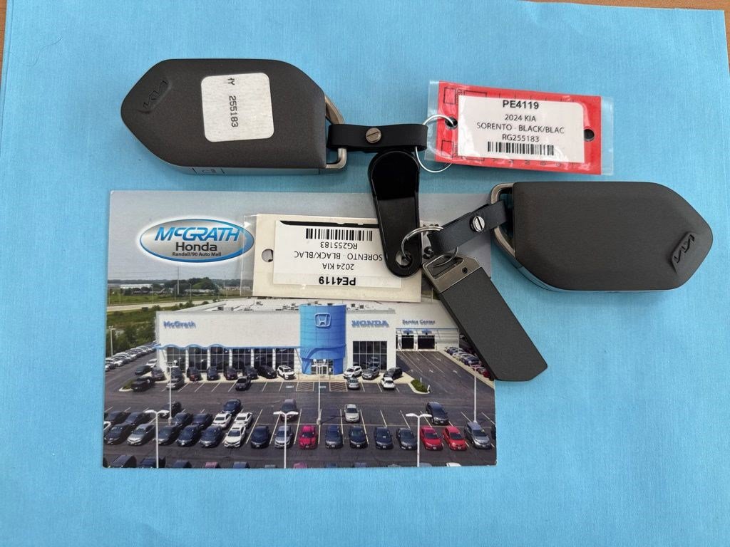 Used 2024 Kia Sorento S w/ Panoramic Sunroof Package image 4