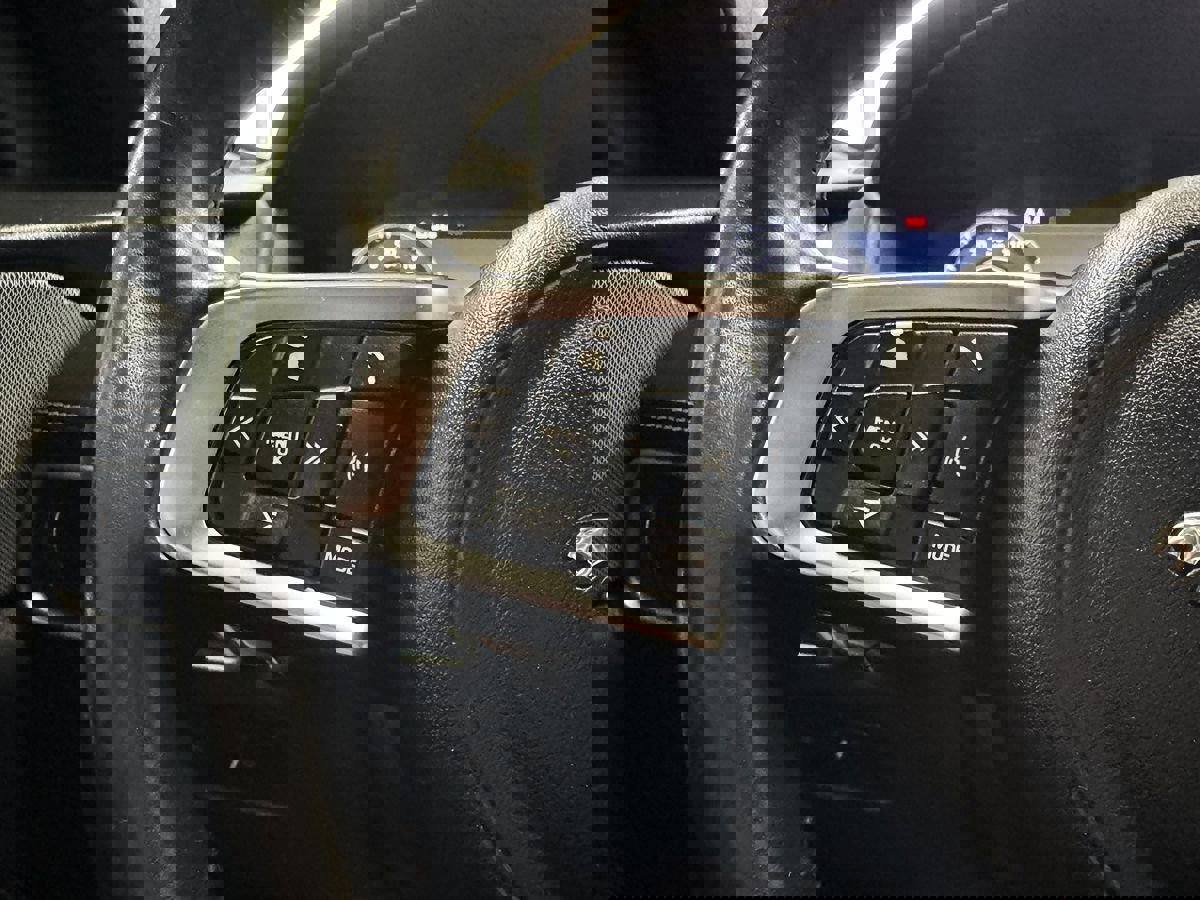 Used 2019 Jaguar F-PACE S image 32