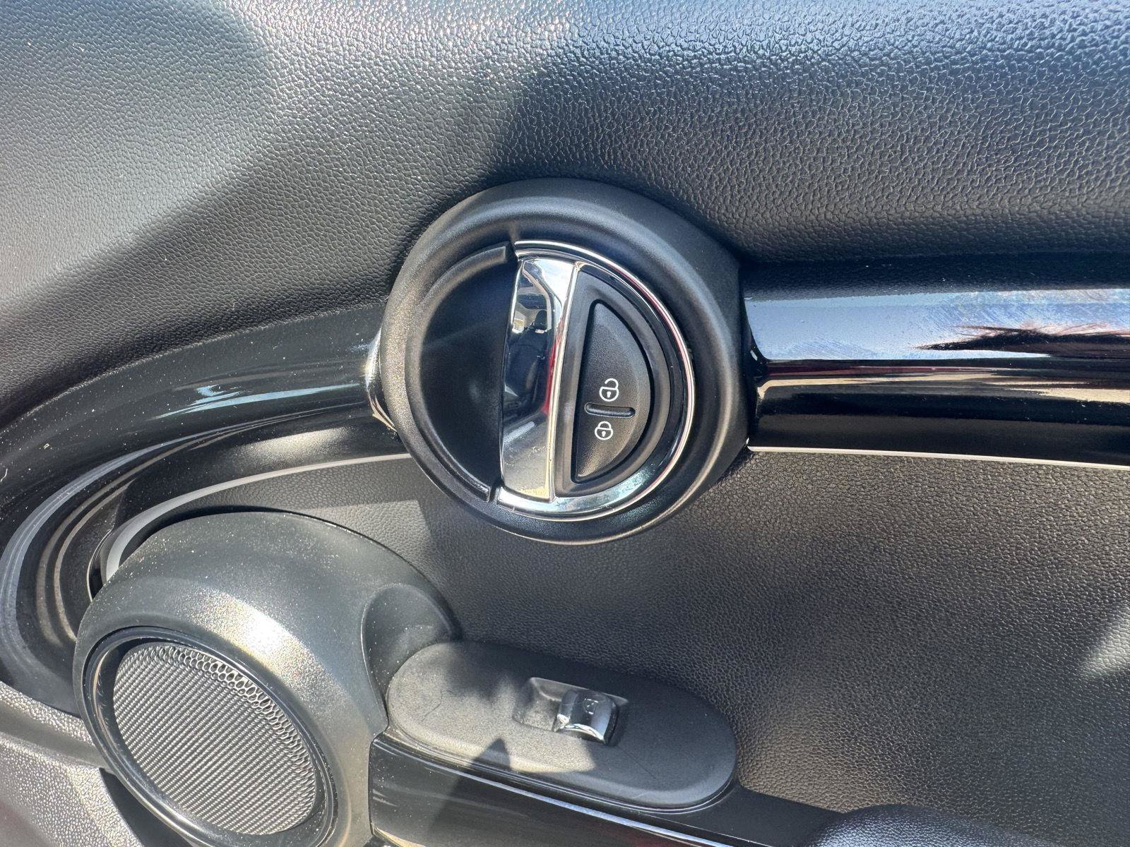 Used 2022 MINI Cooper SE w/ Driver Assistance Package FWD image 33