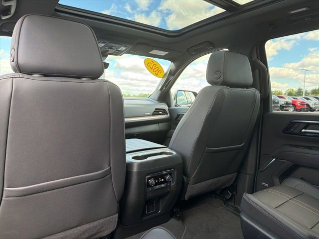 Used 2025 Chevrolet Suburban High Country AWD/4WD image 23