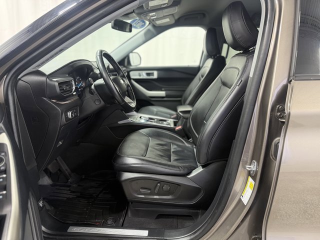 Used 2021 Ford Explorer Limited w/ Equipment Group 301A AWD/4WD image 15