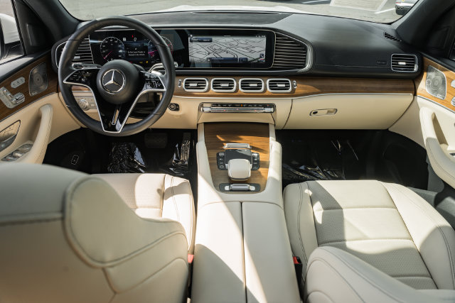 Certified 2025 Mercedes-Benz GLS 450 4MATIC image 23