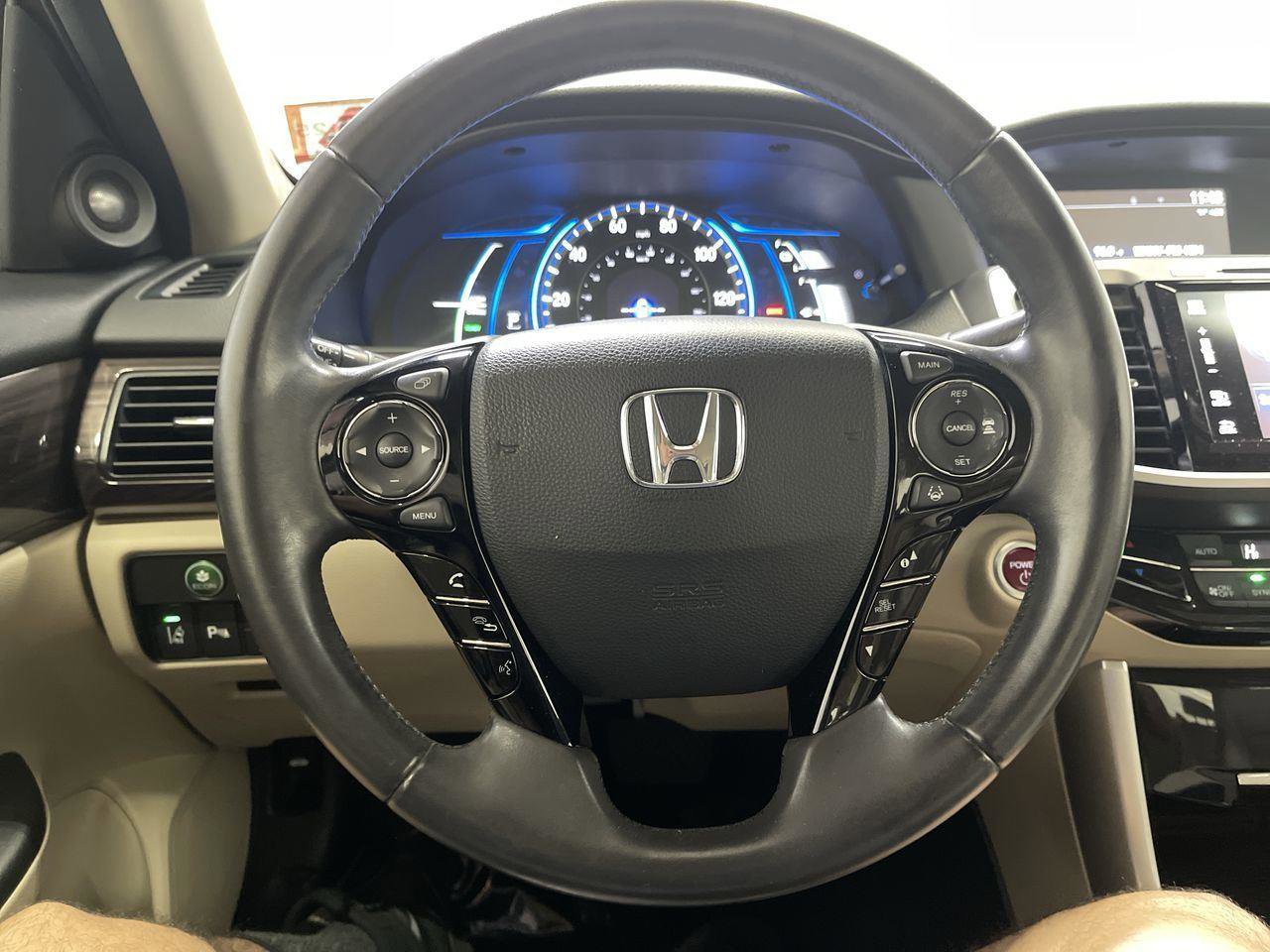 Used 2017 Honda Accord Touring image 14
