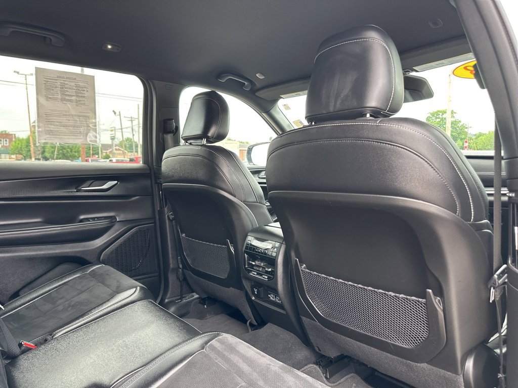 Used 2023 Jeep Grand Cherokee L Laredo image 25