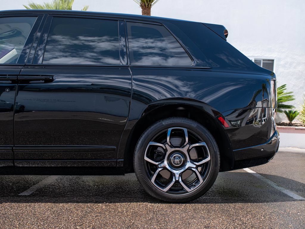 Used 2025 Rolls-Royce Cullinan Black Badge AWD/4WD image 38