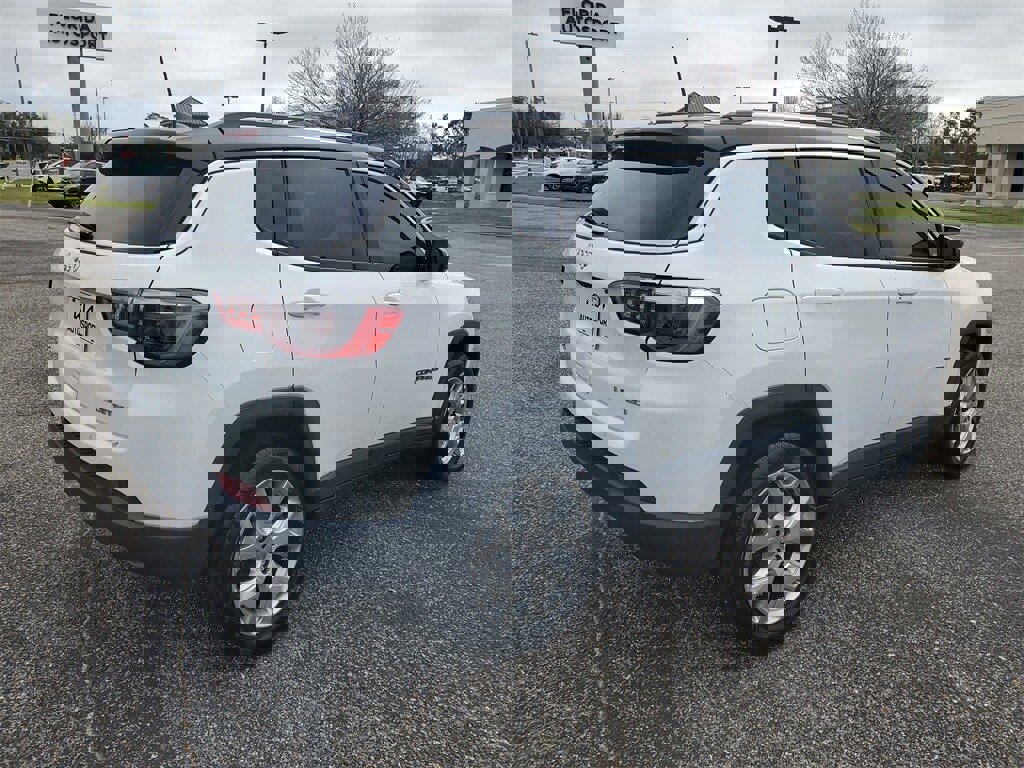 Used 2022 Jeep Compass Limited image 4