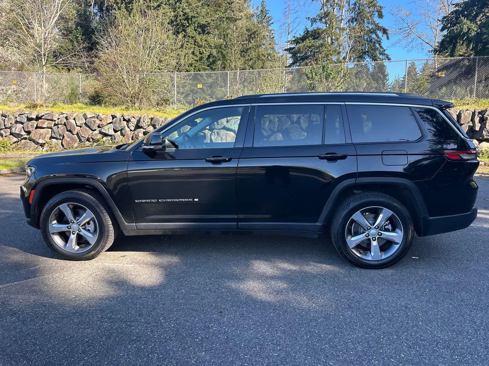 Used 2021 Jeep Grand Cherokee L Limited w/ Trailer Tow Group (B) AWD/4WD image 2