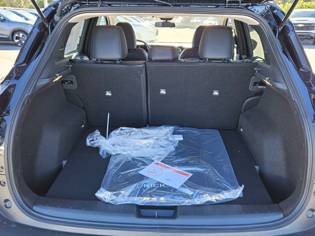 New 2026 Nissan Kicks SR image 11