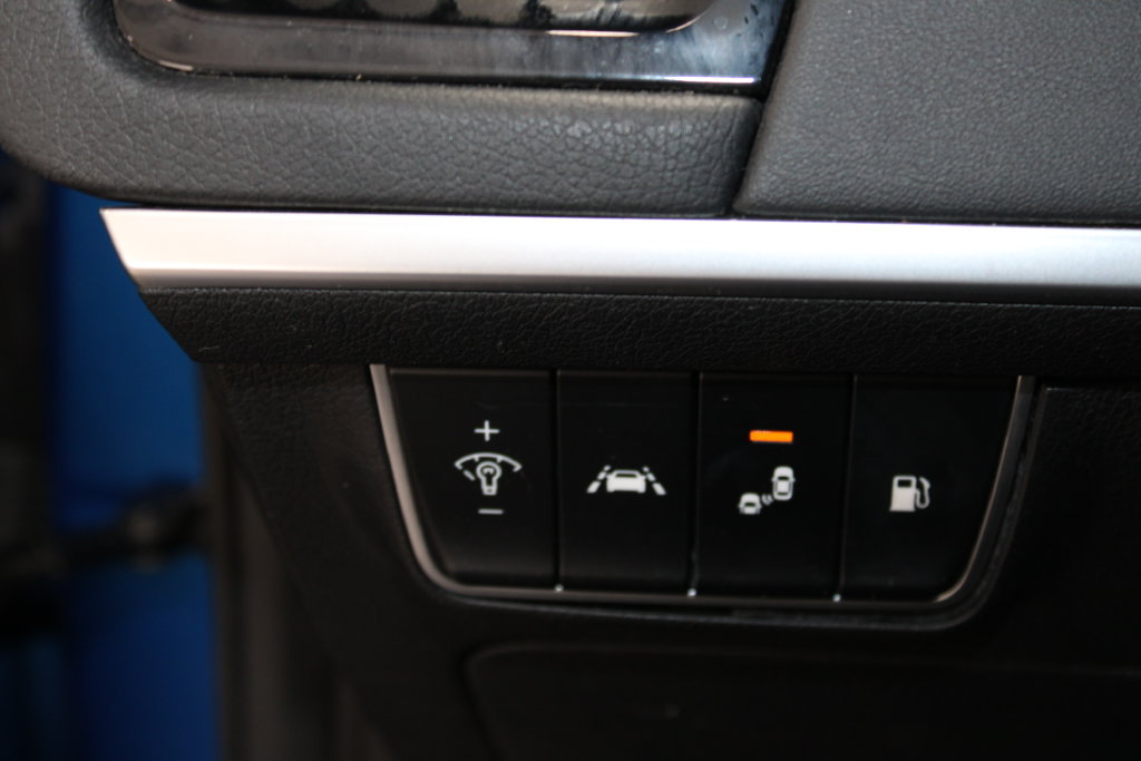 Used 2020 Kia Stinger GT1 RWD image 33