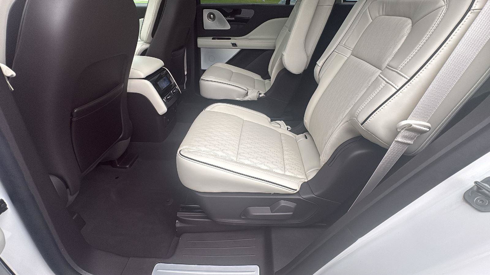 Used 2024 Lincoln Aviator Black Label AWD/4WD image 19