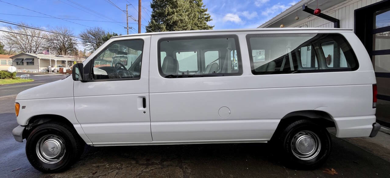 Used 1999 Ford E-150 and Econoline 150 Wagon image 3