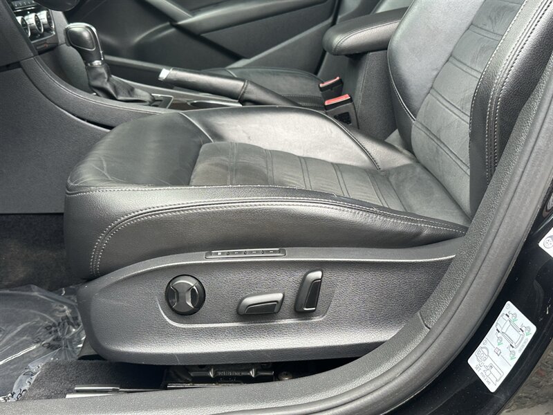 Used 2014 Volkswagen Passat TDI SEL Premium FWD image 23