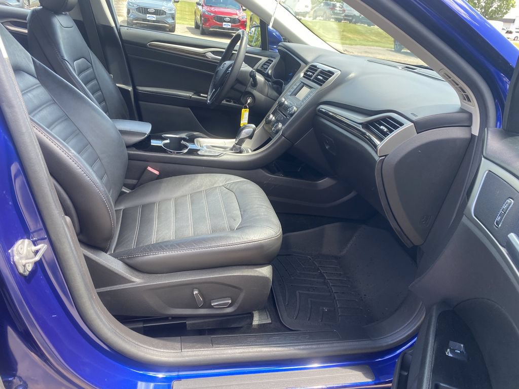 Used 2016 Ford Fusion SE w/ Equipment Group 202A FWD image 12